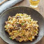 【牛肉のガーリック炒飯】焦がしにんにくが広がる！
