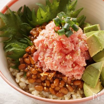 韓国風　甘辛コチュジャンだれの納豆ネギトロ丼