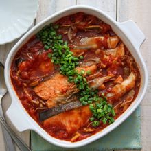 鮭のトマトソース煮込み