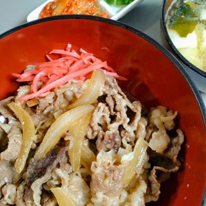 ゆみの作ってみた!投稿(＼10分煮るだけ／つゆだく牛丼)