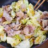 行列の定食屋さんの🍚豚バラキャベツのおかかポン酢炒め🤩の工程2