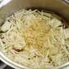 簡単おいしい、いつものお味噌汁【もずくとえのき、生姜】の工程3