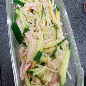 もす子の作ってみた!投稿(【ごま油香るえのきと胡瓜のレンチン中華サラダ】10分以内)