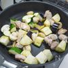 太麺で作る「茄子とズッキーニのトマトソースパスタ」の工程4