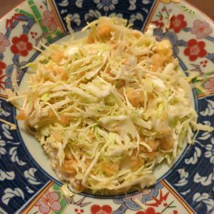 たりおの作ってみた!投稿(キャベツと天かすのめんつゆマヨサラダ)
