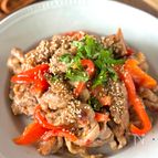 ワンパンで簡単！元気になれる【豚肉とパプリカの甘辛炒め】