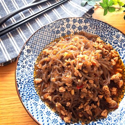 ビールもご飯も進む♡糸こんとひき肉のピリ辛炒め煮