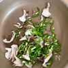 5分でできる♪【ピーマンと舞茸の味噌マヨ炒め】の工程1