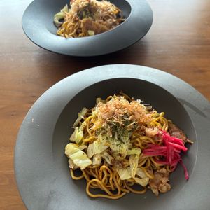 こむぎの作ってみた!投稿(10分でうまい！【豚バラキャベツのコクうま焼きそば】)