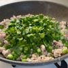 しっとりコクうま♪【ニラたっぷり鶏そぼろ丼】の工程3