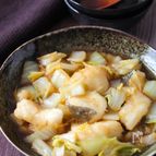 優しい味にほっこり！たらと白菜の旨だししょうが煮