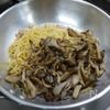 キノコの風味が美味しい「ペペロンチーノ」の工程4