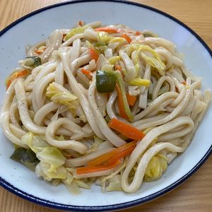 えっちゃんさんの作ってみた!投稿(【野菜たっぷり焼うどん】お昼ご飯にお勧めです。)