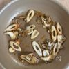 5分で爆速副菜♪【ちくわと舞茸のピリ辛きんぴら】の工程2