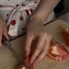 【止まらない!】トマトと新玉ねぎとわかめの無限サラダの下準備