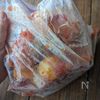 下味冷凍で簡単！【手羽元とじゃがいものトマト煮込み】の工程1