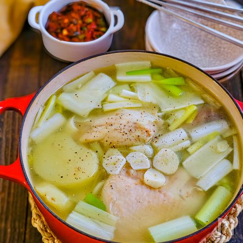 骨付き鶏もも肉で簡単タッカンマリ