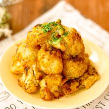 【おつまみに最高♡】焦がしカリフラワーのカレーソテー