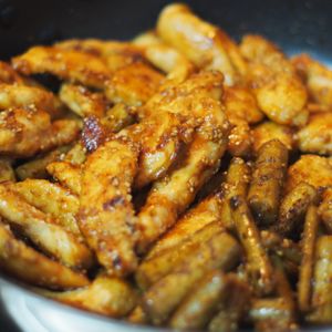 westの作ってみた!投稿(胸肉とごぼうde【甘辛ごまチキン】)