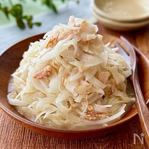 シンプルにおいしい♩新玉ねぎとツナのうま塩サラダ
