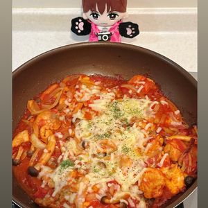 しめかず🐯の作ってみた!投稿(【鶏むね肉のトマト煮込み】濃厚トマトソースにチーズがとろり♡)