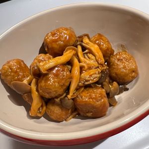 しーちゃんの作ってみた!投稿(【簡単おすすめ♡ミートボール】調味料3つでデミ風ソース！)