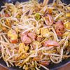 もやしとウインナーと卵の🍚ぶっ濃いトンテキソース炒め🤩の工程4