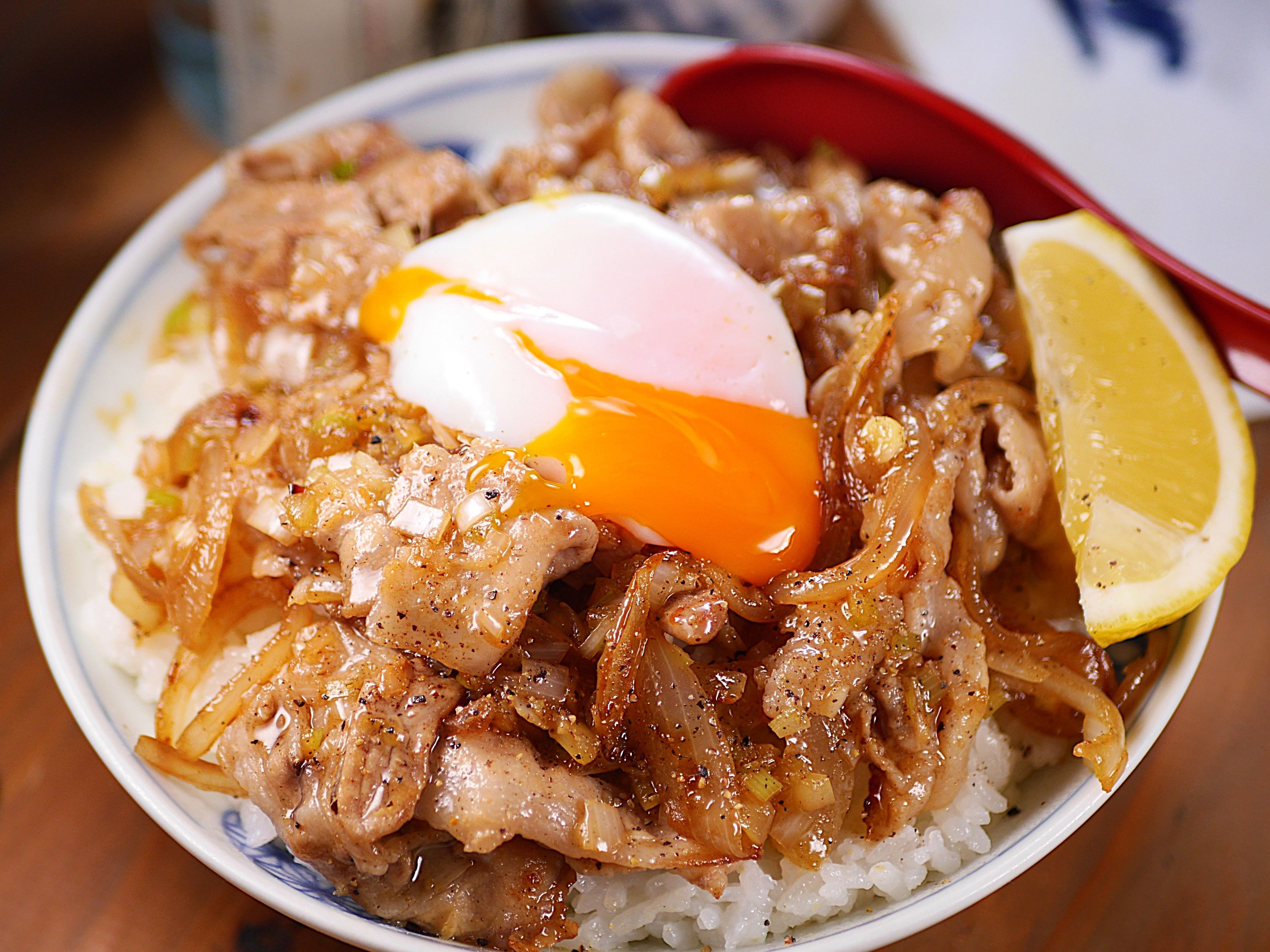 行列のできるどんぶり専門店】簡単なのに絶品！暑さに負けないスタミナ