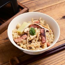 和洋折衷「チーズ松茸釜飯」