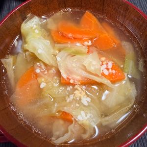 ゆっこの作ってみた!投稿(ごま油香る！『たっぷりキャベツと人参のお味噌汁』)