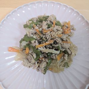 ゆいの作ってみた!投稿(【そぼろチャプチェ】いつもの調味料で！家族が喜ぶ♡)