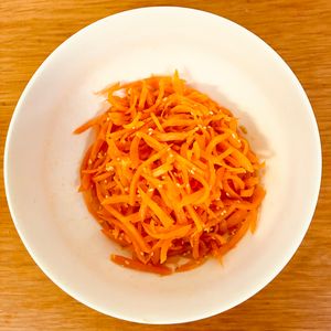 ゆちの作ってみた!投稿(1本ペロリ！焼肉屋さんの人参ナムル【作り置き】)
