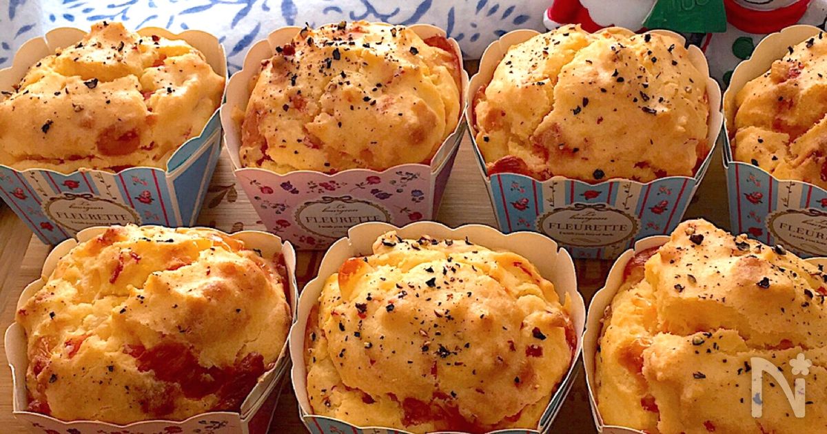 混ぜて焼くだけふわふわ♡おからと米粉のベーコンチーズマフィン