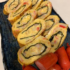 ぐ〜たら子の作ってみた!投稿(ふわふわ甘〜いカニカマ卵焼き【#作り置き #冷凍保存】)