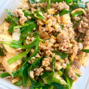 ゆかりの作ってみた!投稿(家族がおかわり‼︎ニラたっぷり豚ひき肉de豚キムチ丼♡)