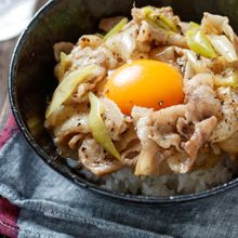 豚ネギスタミナ丼【#簡単 #節約 #時短】