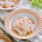 ジュワッと広がる優しい味♡『大根とベーコンのコンソメ煮』