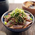 薬味まみれ！鰹のたたきで漬け丼