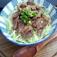豚タン細切り丼