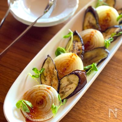 焼くだけ簡単！なすと玉ねぎのステーキソースがけ