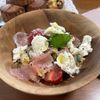 こむぎの作ってみた!投稿(トマトとモッツァレラのオーリオバジルのサラダパスタ)