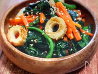 パパッと副菜♪ちくわほうれん草にんじんの甘辛炒め