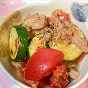 すみれの作ってみた!投稿(旨味がじゅわ〜『ズッキーニとトマトのデリ風♡焼きツナマリネ』)