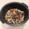 旨みが溢れる！【ツナときのこの塩昆布炊き込みご飯】の工程3