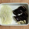 りんごの甘みでまろやか🍎茄子と豚バラの生姜焼きの工程1