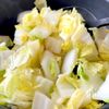 ワンパン10分!鍋の素いらず♪厚揚げ入り【白菜キムチ鍋風】の工程2