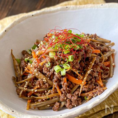 ご飯にかけて何杯でもいける♡『韓国風♪きんぴらそぼろ』