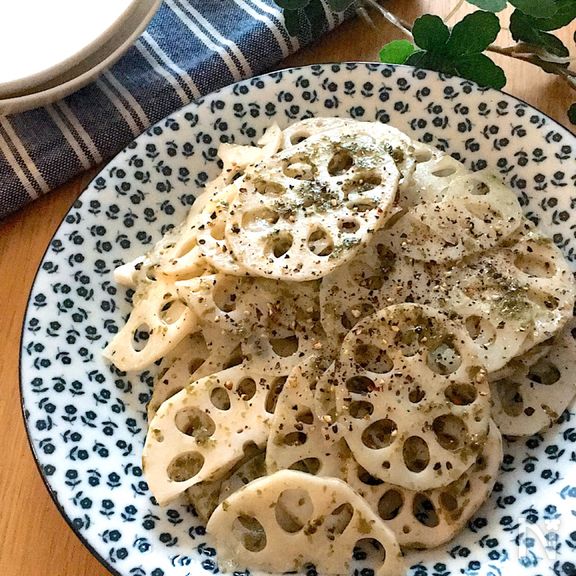 食べだしたら止まらない・ヘルシー♡れんこんののり塩サラダ