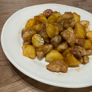🫘の作ってみた!投稿(【じゃがいもと鶏肉のガーリックバター醤油】ごはんがすすむ♪)