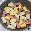 夏野菜で簡単【ズッキーニとベーコンのガーリック焼き】の工程3